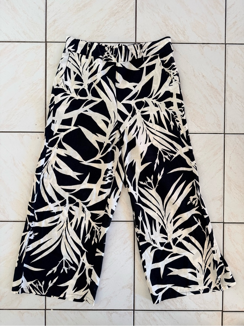 Black & White Tropical Print Wide-Leg Pants